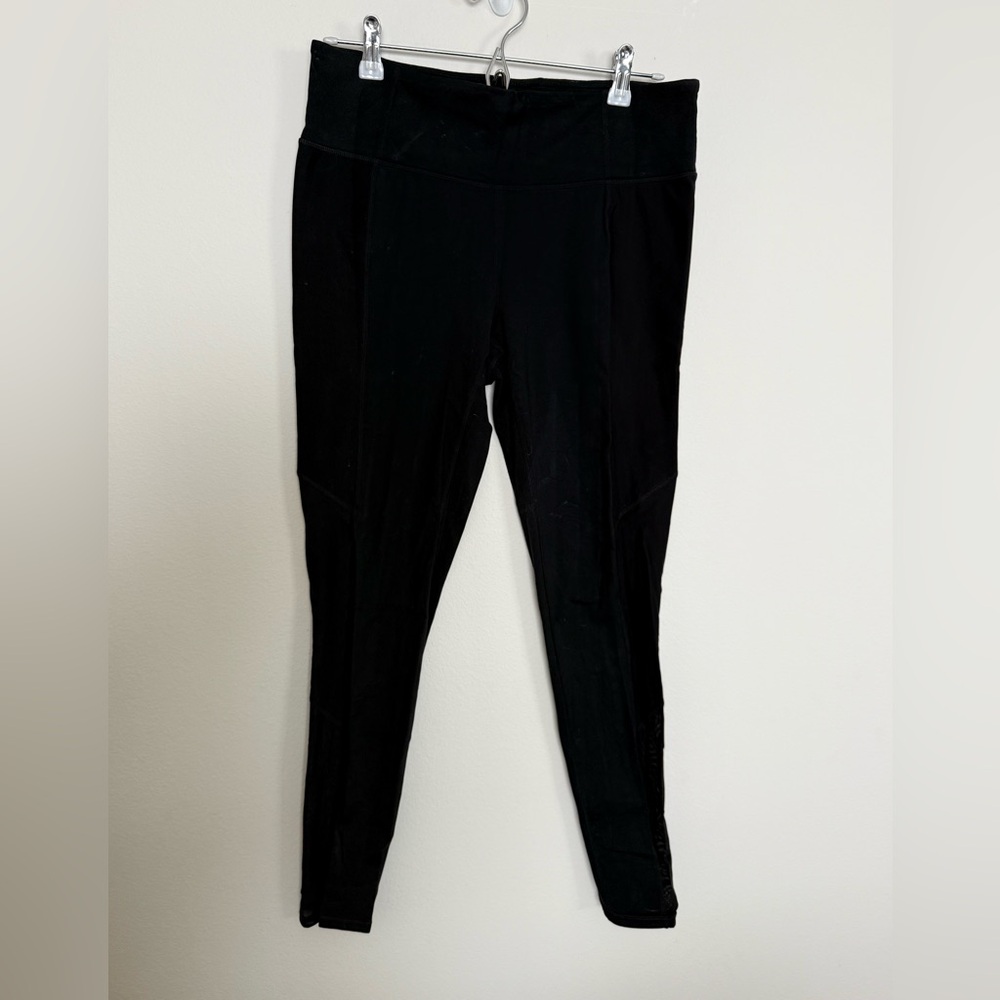 Women’s Athleta Black Performance Cropped Leggings L